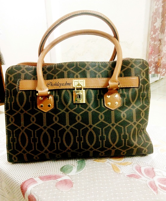 In My Bag - Inside a woman's bag