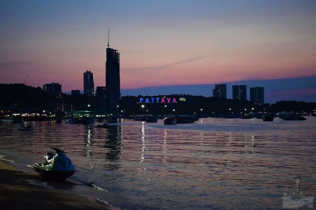 Pattaya Beach at night - Pattaya Beach Nightlife Thailand